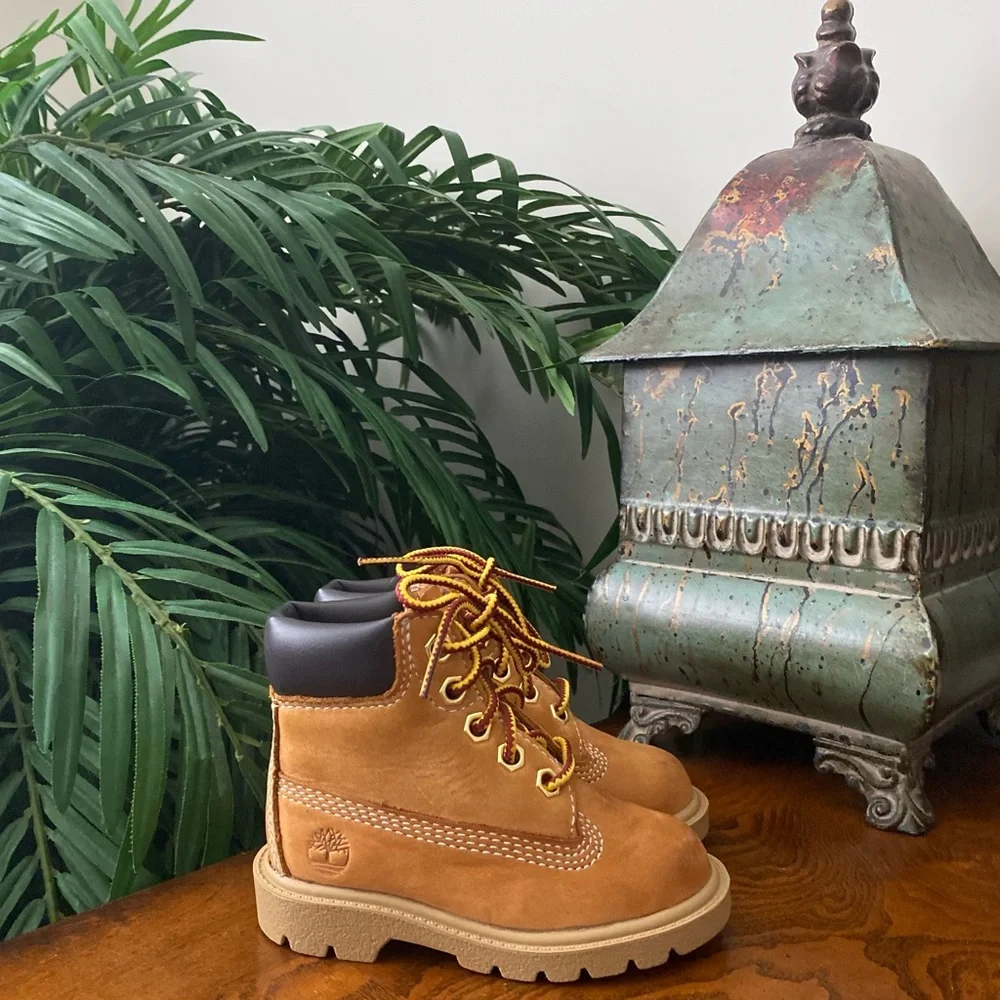 Timberland Classic 6” Waterproof Toddler Size 5 Wheat Nubuck Boot